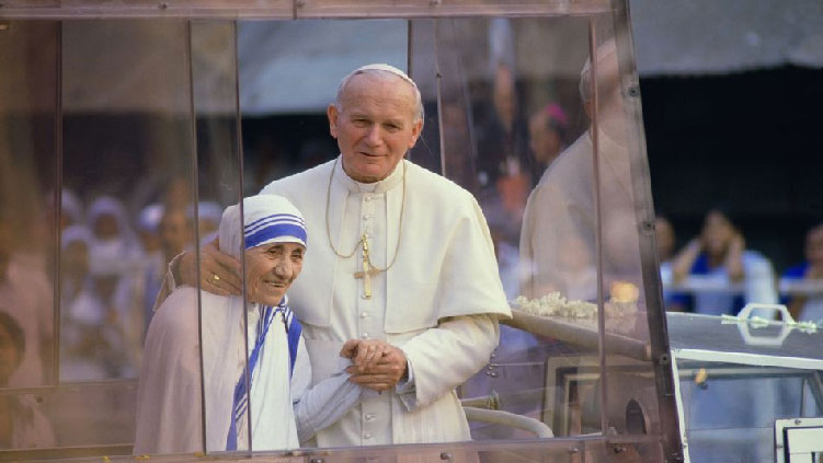 Madre Teresa de Calcuta junto al papa Juan Pablo II
